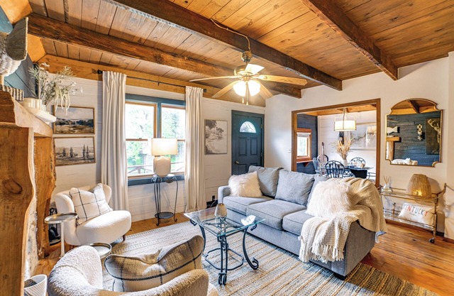 Lovely Gilbertsville Cabin w/Patio, 4 Mi to Water