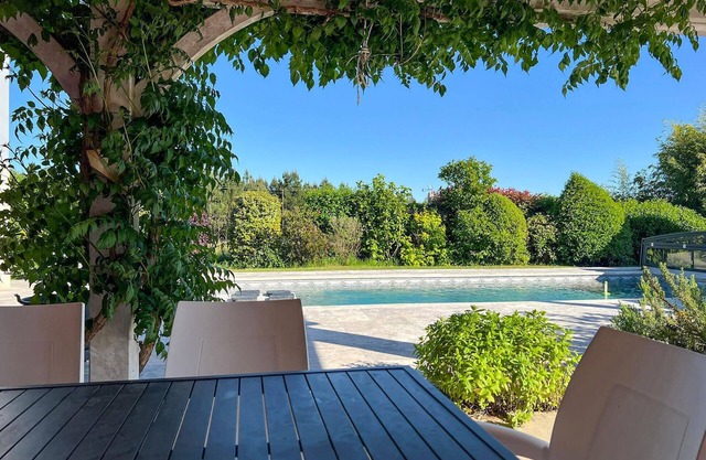 Lovely home in Eyraud-Crempse-Maurens