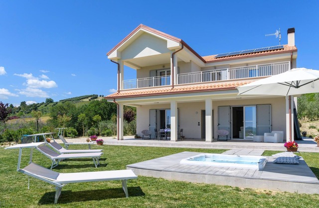 Lovely home in Appignano del Tronto