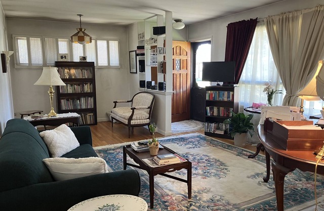 Lovely Home 10 min walk to U of M stadium You are renting rooms in the house.