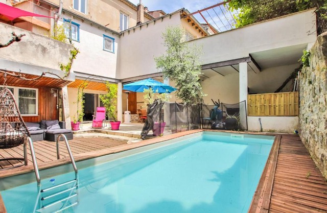 Lovely Home In Villeneuve De Berg