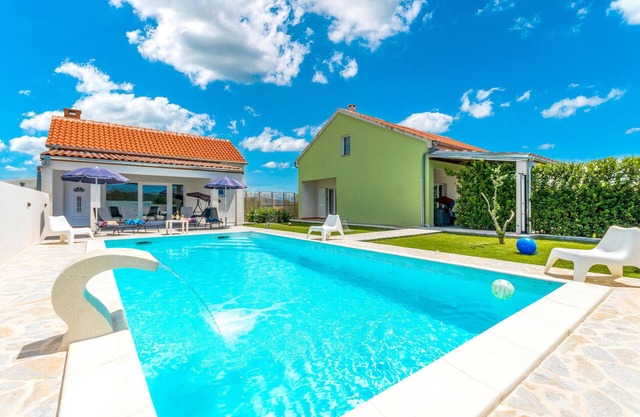 Lovely home in Benkovac