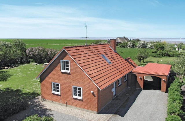 Lovely home in Bredebro with WiFi