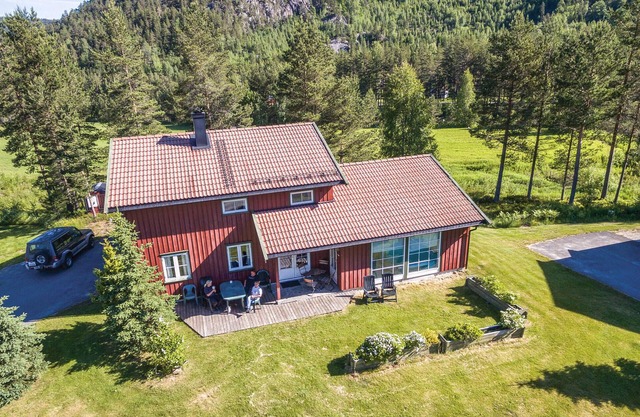 Lovely home in Dølemo with sauna