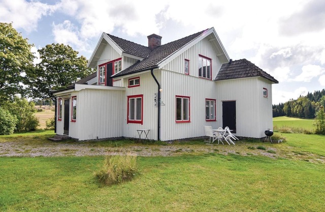 Lovely home in Högsäter with kitchen