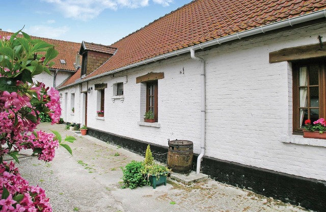Lovely home in Hames Boucres with WiFi