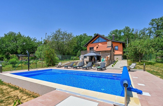Lovely home in Kapela