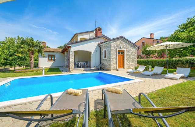 Lovely home in Kmacici with kitchen