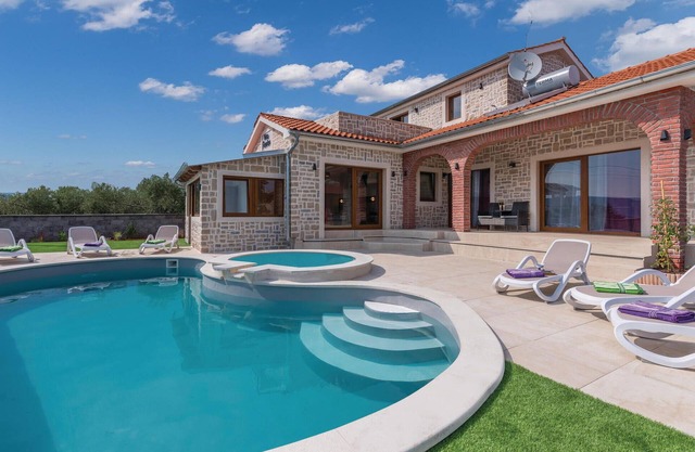 Lovely home in Krk with kitchen