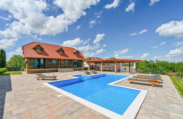 Lovely home in Lestakovec with kitchen