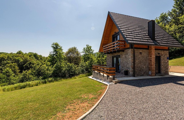 Lovely home in Lipovlje