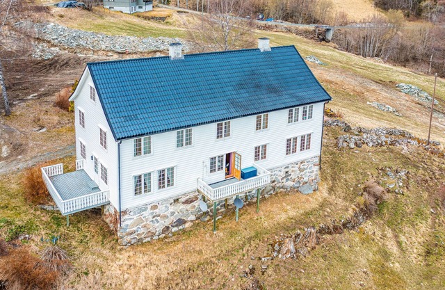 Lovely home in Marifjøra with WiFi