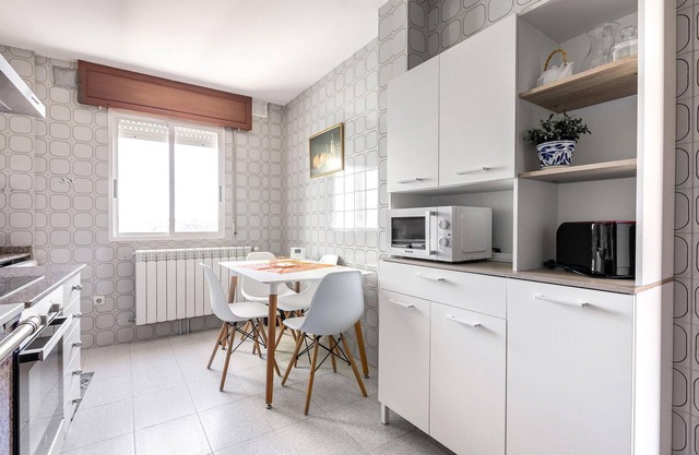 Lovely home in Rocha Vella with kitchen