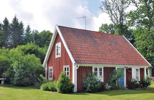 Lovely home in Tving with sauna