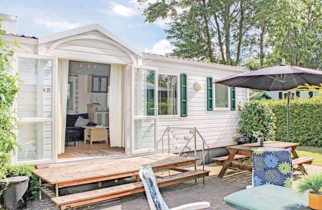Lovely home in Tzummarum with WiFi