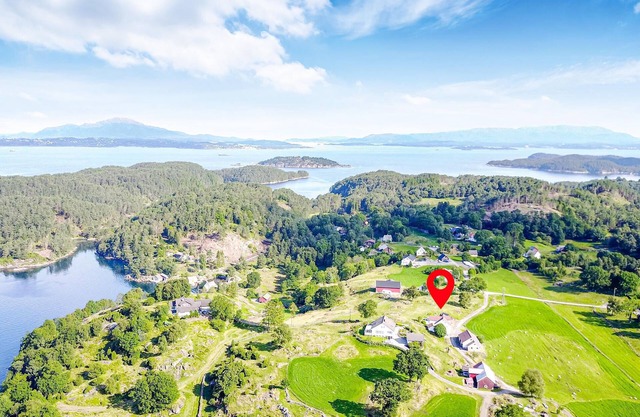 Lovely home in Valevåg with WiFi