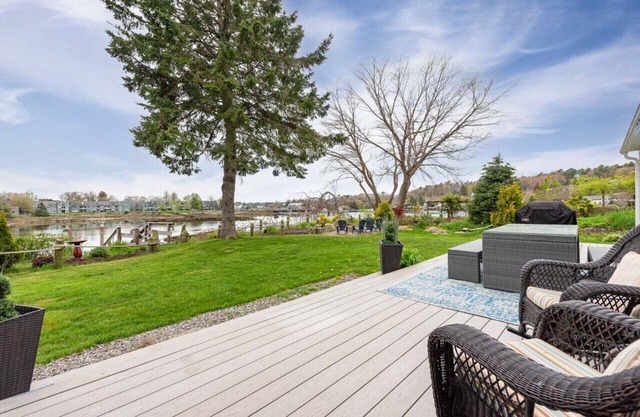 Lovely Home On the Water within Walking Distance Of Town