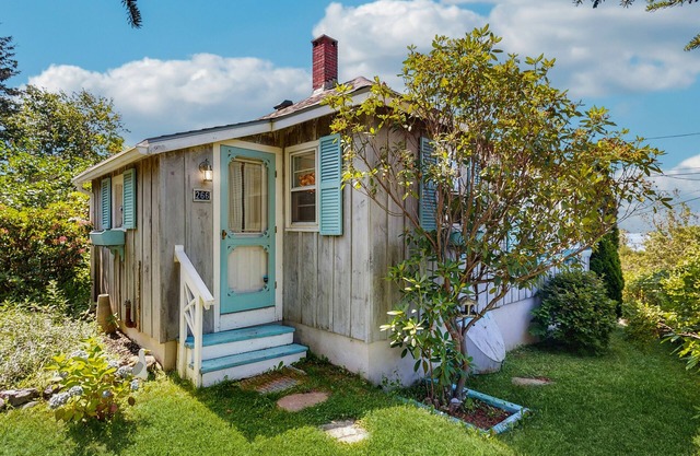 Lovely home with harbor views, gas grill, streaming, W/D, & gourmet range