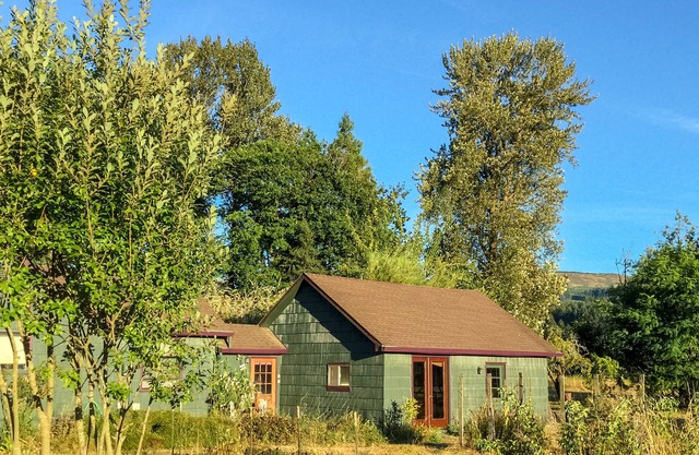 Lovely home with pasture views, private patio, & full kitchen!