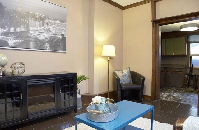 Lovely in Leslieville: OneBedrm Large Private Apartment