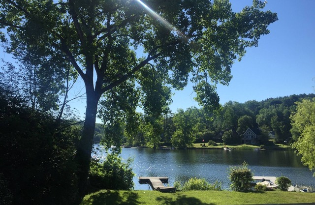 Lovely Lakefront Cottage, Peaceful Setting, Hiking And More
