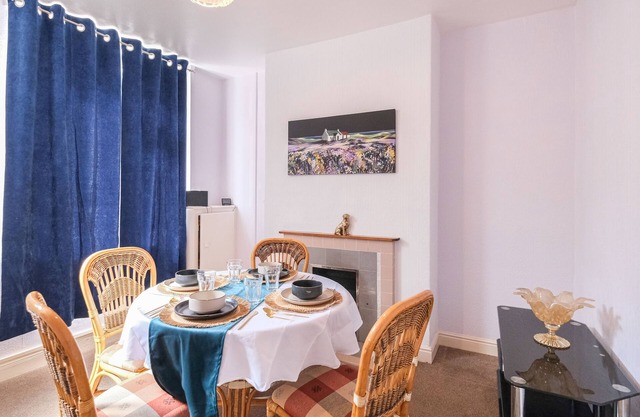 Lovely large 2-Bed House with 2 Reception Rooms