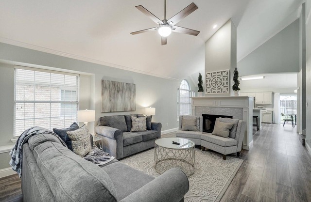 Lovely Lewisville great location minutes to Denton, Flower Mound, & The Colony!