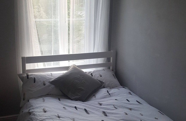 Lovely modern 2 bedroom apartment 2 minutes away from parks and forest