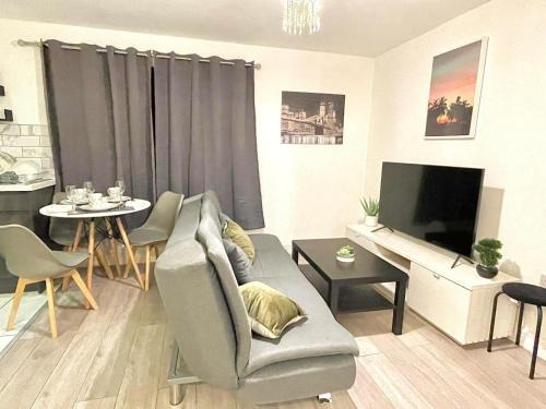 Lovely Modern 3 Bedroom House Doncaster, Family Contractor Friendly, Sleeps 6
