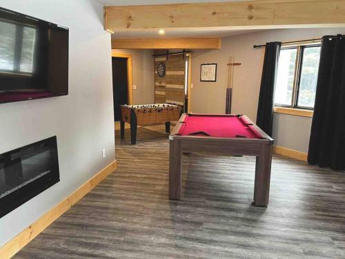 Lovely Muskoka Waterfront Cottage-Hot tub & Sauna!