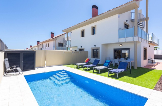 Lovely Private Villa with Heated Private Pool close to golf courses