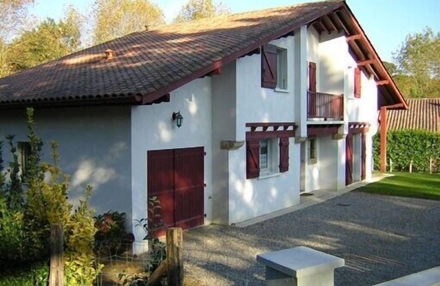 Lovely rental house for vacation in Espelette (Basque country) for 10 to 12 pers
