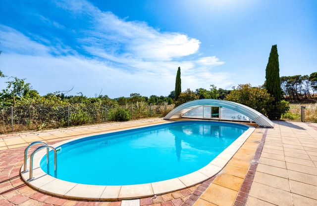 Lovely Riverside Studio with shared pool and private terrace