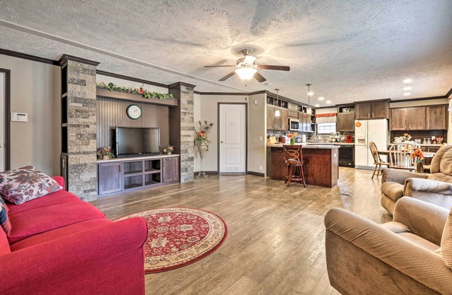 Lovely Sadieville Retreat w/Deck & Grill!