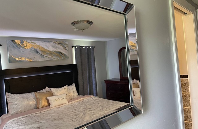 Lovely & Spacious 2 Br, W/King/Queen beds 2 Bath.
