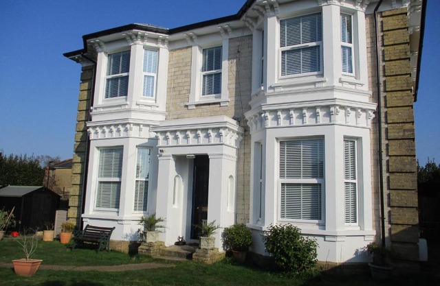 Lovely Spacious 3 Bedded First Floor Apartment