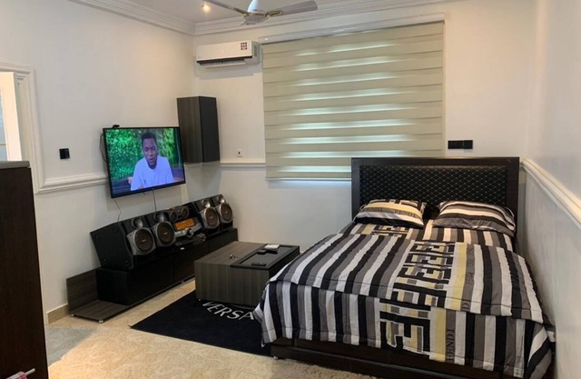 Lovely Studio Apartment Unit With Hot Bath Tub and Kitchen