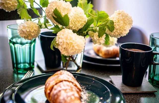 Lovely Studio with delicate touches to deliver the perfect Home Feeling