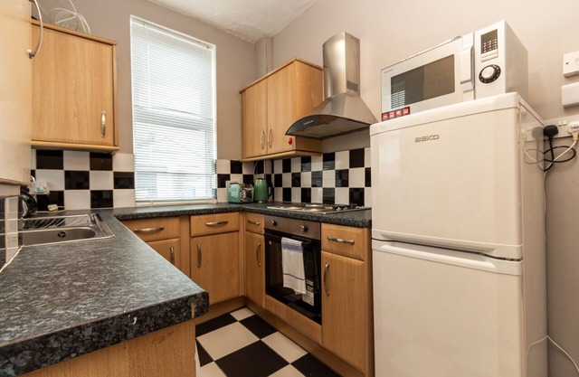 Lovely Suite 1: Private Room in Eccles
