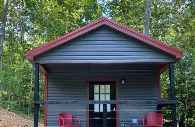 Lovely Tiny Cabin in the Heart of Red River Gorge!