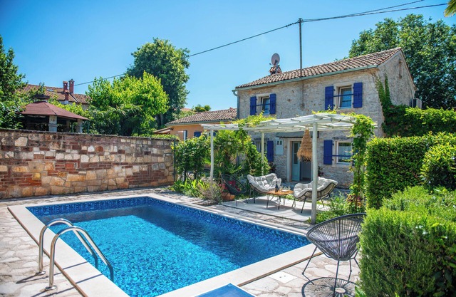 Lovely traditional house Casa Oliva with private pool