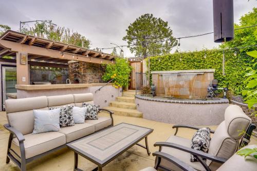 Lovely Tustin Home with Outdoor Kitchen 3 Mi to Zoo