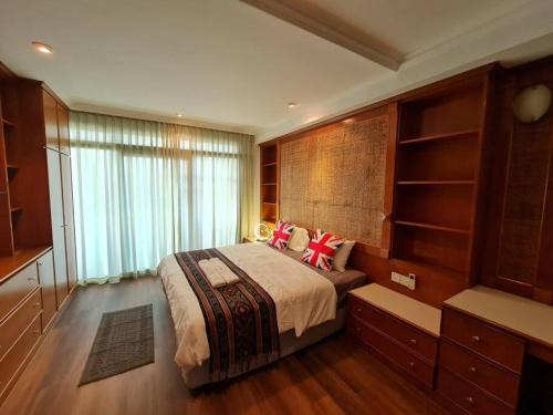 Lovely Waterfront Riverbank Suite with Pool A2