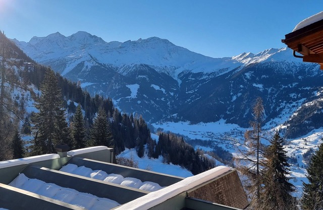 LOVErbier central apartment with 2 bedrooms, kitchen, pool, views