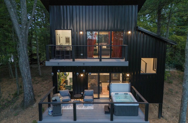 Lovers Lookout, LUX Stay, Relax and Refresh