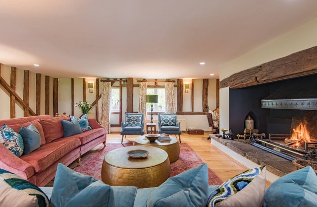 Lower Standen Farm by Bloom stays that sleeps 24 guests in 9 bedrooms