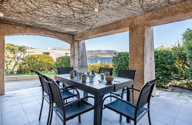 Lower villa refurbished, air conditioning and terrace with sea view