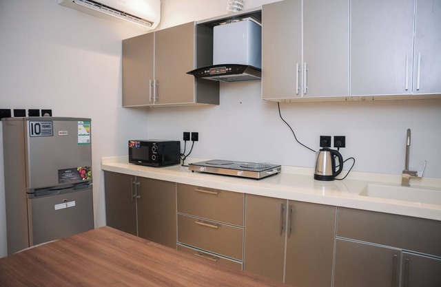 LP45.3 - Elegant 2BR Apartment in Al Arid