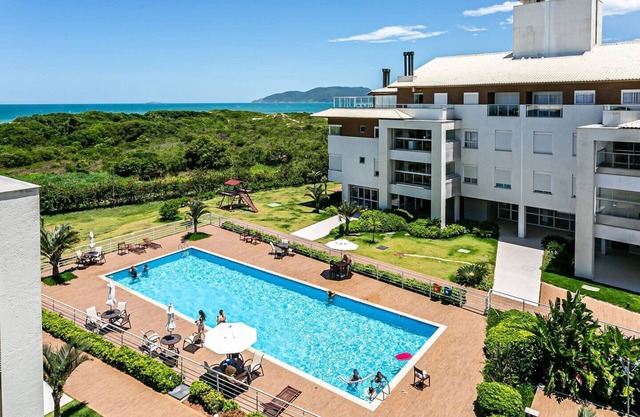Luxury Penthouse , private access to the beach, hot tub Jacuzzi, Confy and fancy