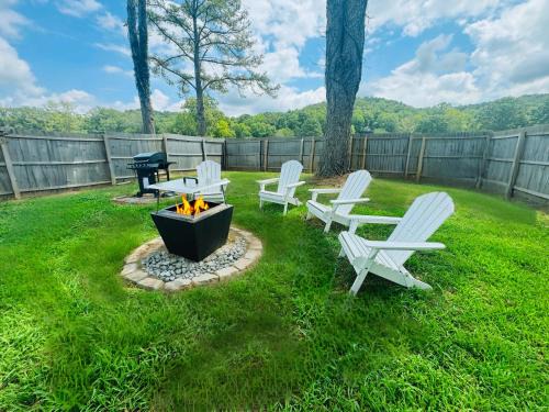 Lucky Lodge ViP Cabin Lake Guntersville Pet Friendly Fully Fenced Boat Parking Private